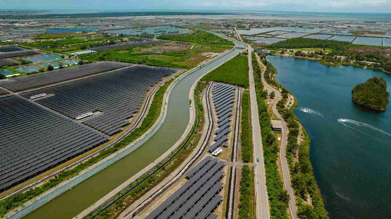 传奇国际能源事业提供智慧能源管理、、、太阳能监控管理、、、、全方位电厂建置及运维解决方案，，，并拥有管理超过6000案场的经验