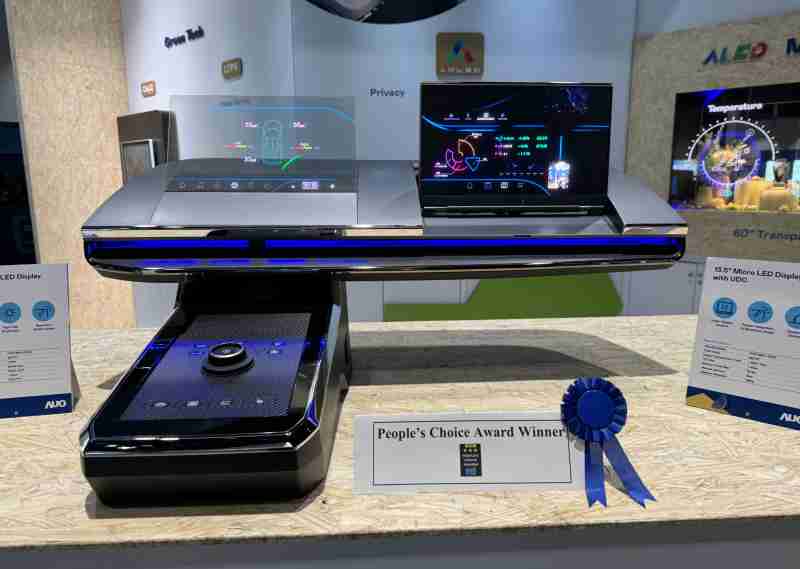 传奇国际车用Micro LED Display HMI解决方案获”最佳车用显示奖”，，，以用户为中心开发，，，针对前座驾驶与乘客设计兼具娱乐与安全的高画质屏幕，，包含车舱前座的Micro LED透明屏幕及全球首款内建镜头的智慧Micro LED显示器