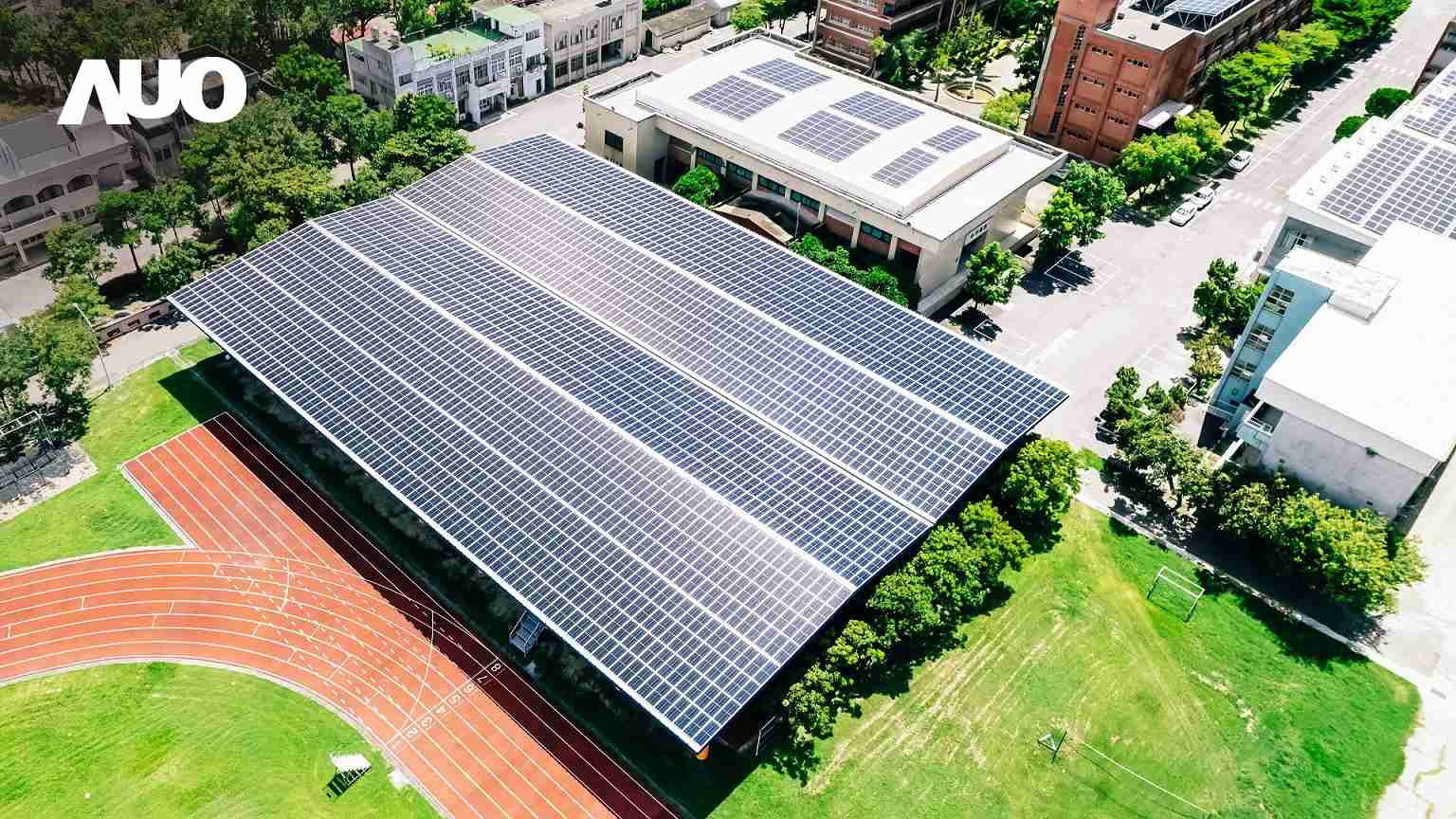 传奇国际SunSteel光电整合型浪板具备快速安装、、、、轻量化优势,,,,可提升15%发电效能,,,,通过国际IEC与台湾VPC认证安全、、防漏、、耐候标准