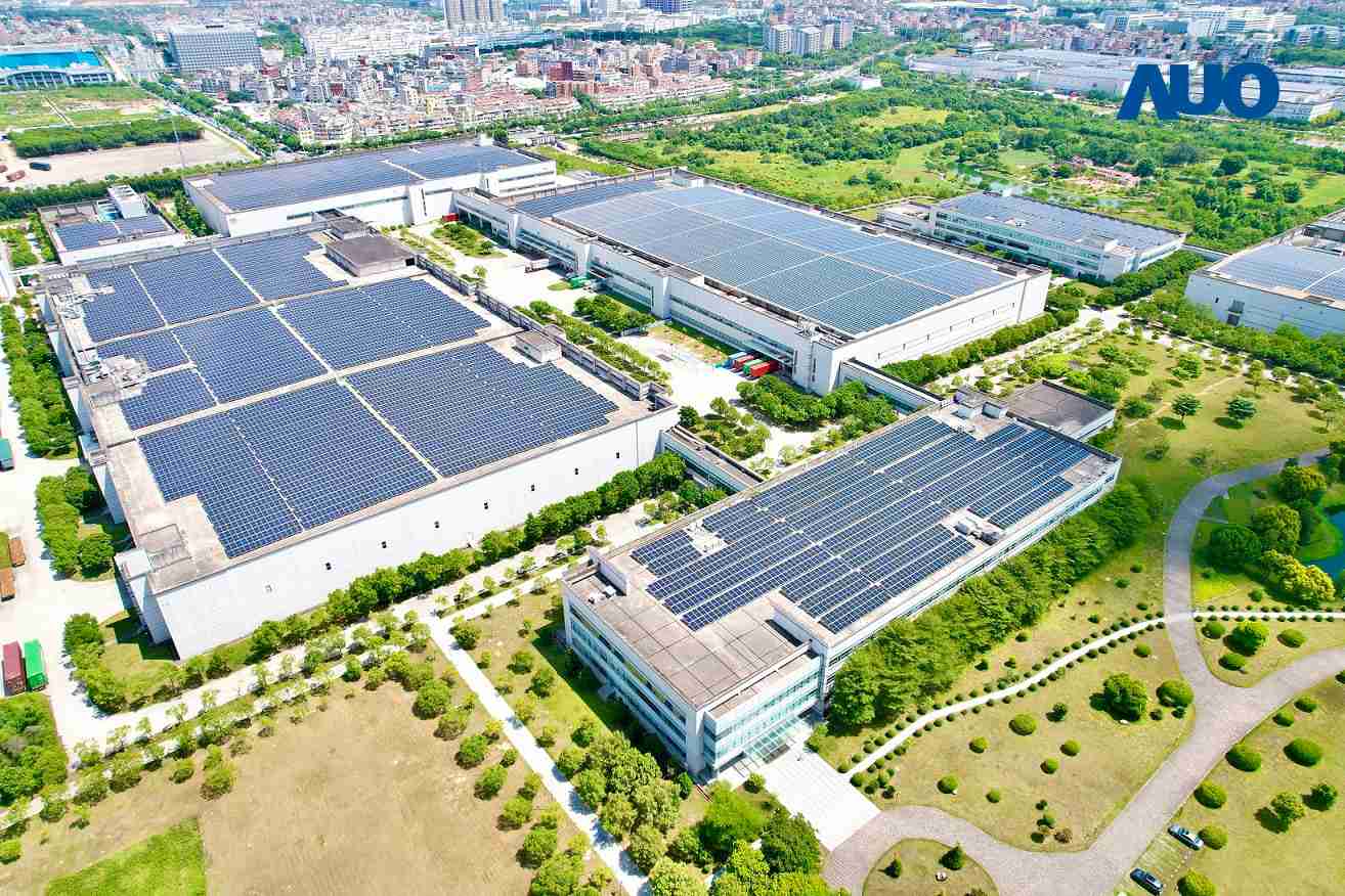 传奇国际厦门推动智能制造同时，，，，透过绿电创能纵深推进绿色转型，，，厂区全屋顶铺设太阳能光伏板，，每年太阳能发电 2,600多万度