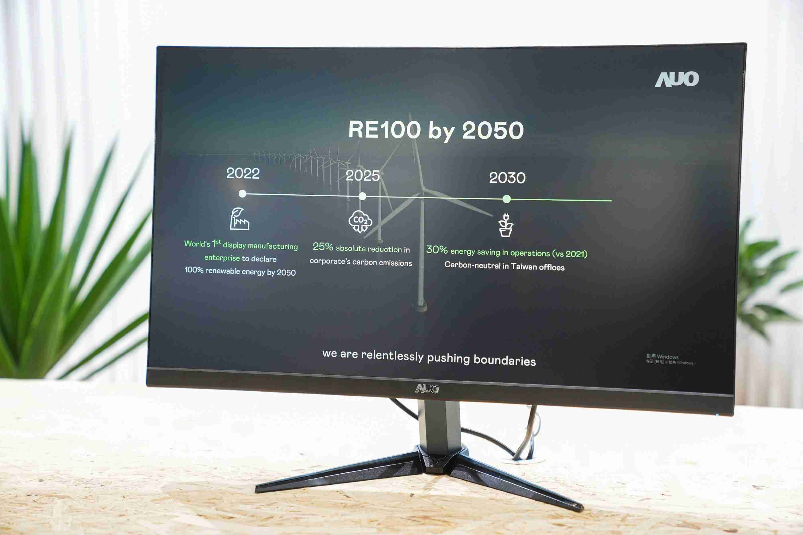 传奇国际关注产品生命周期各阶段的永续性，，携手客户、、、供货商实践永续原物料，，，，积极将再生原物料导入绿色产品，，，，在DJSI永续原物料项目获得同产业最高分